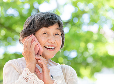お年寄りのスマホ利用